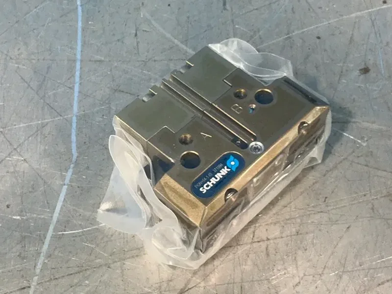 SCHUNK UNIVERSAL PNEUMATIC GRIPPER   -  0371094