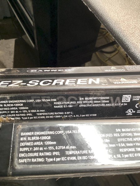 BANNER SLSR30‑1200Q8 + SLSE30‑1200Q8 Safety Light Curtain Set USED