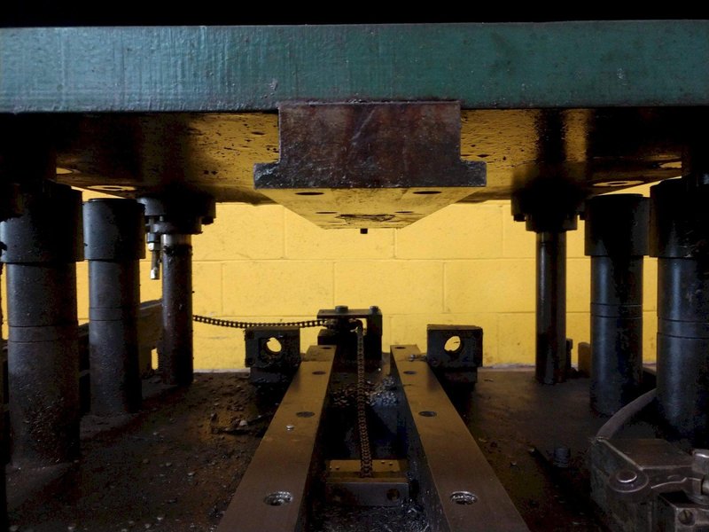 7 TON AIRAM ADJUSTABLE PNEUMATIC CUT OFF PRESS: STOCK #13702