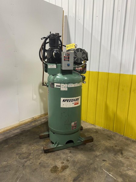 7.5 HP SPEEDAIRE MODEL #1WD61 DAYTON VERTICAL AIR COMPRESSOR: STOCK #16557
