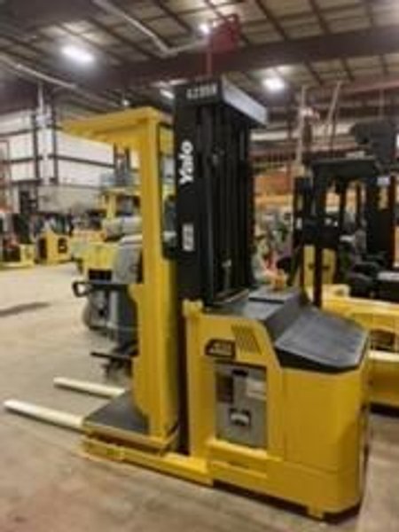 Yale  OS030EF,Price:  $17,600,Type:  Class 2 - Narrow Aisle,Year: 2017