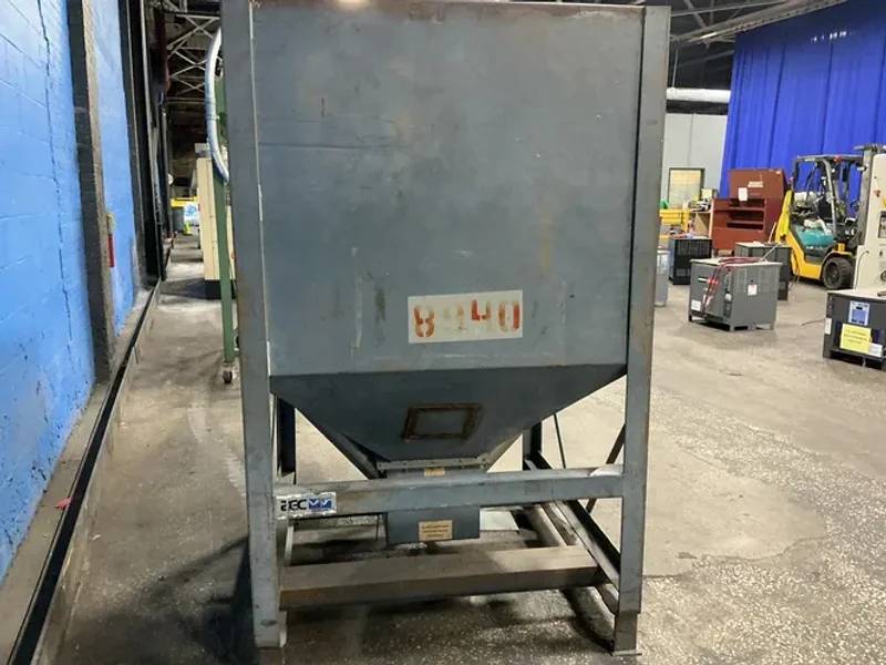 AEC WHITLOCK APPROX. 305 GALLONS HOPPER