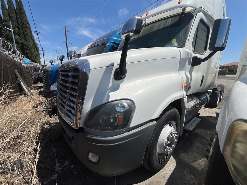 2017 Freightliner Cascadia 125 3AKJGLDR4HDHY0030