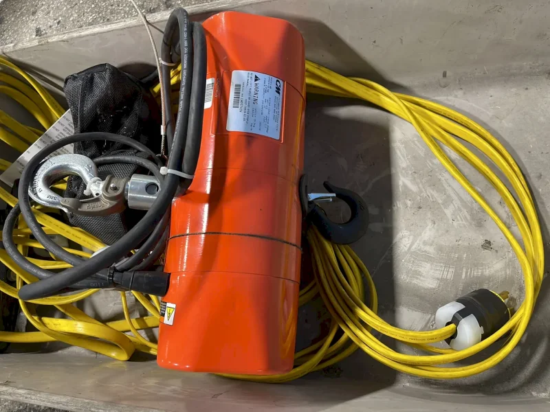 COLUMBUS MCKINNON CORP. 1/4 TON, 16 FPM VALUSTAR CHAIN HOIST  -  WB