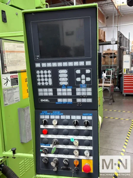 90 TON 4.6 OZ ENGEL MODEL ES330V/90VROTL VERTICAL CLAMP AND INJECTION MOLDING MACHINE MFG 2001