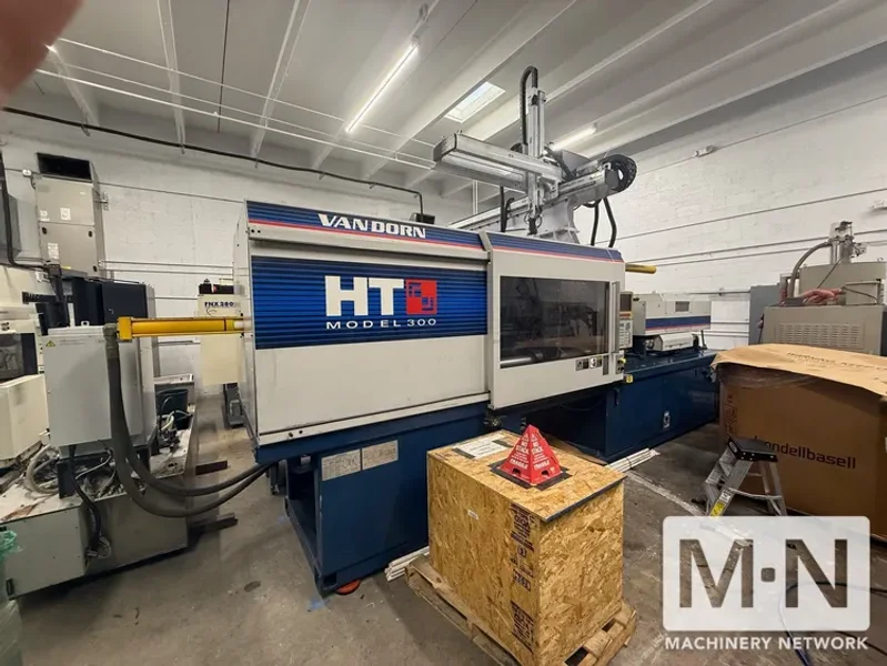 300 TON 25 OZ VAN DORN MODEL 300HT-1220 INJECTION MOLDING MACHINE MFG 2002