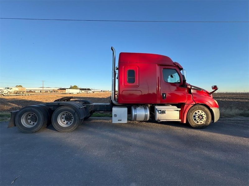 2020 Freightliner Cascadia LC1672