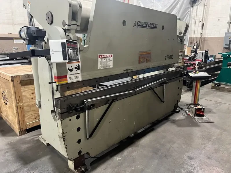 USED ACCURPRESS 130 TON X 10' HYDRAULIC CNC PRESS BRAKE MODEL 713010 Year: 2000