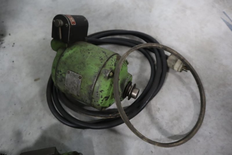 Cincinnati No. 2 Tool &amp; Cutter Grinder – Motorized Workhead, Attachments Included- Auction Item