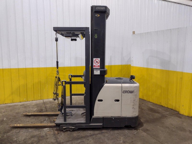 CROWN ORDER PICKER FORKLIFT: YOBRO #25680