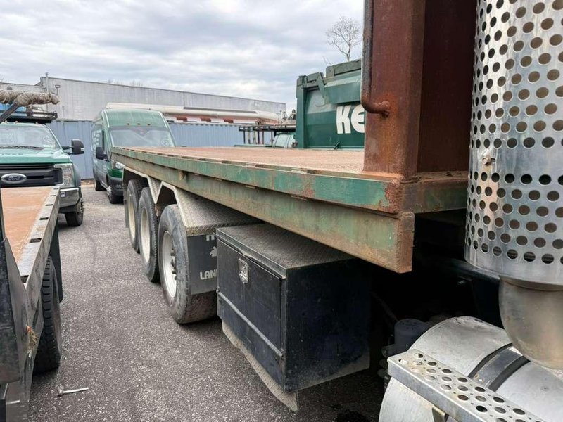 Kenworth T800 Roll Off Hoist Truck, 2006 – CAT Diesel, Manual 8LL, 60,000 lb Hoist, Tri-Axle, Work Ready