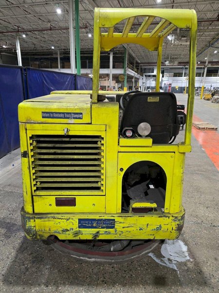 TENNANT 8410 LP FLOOR SCRUBBER USED