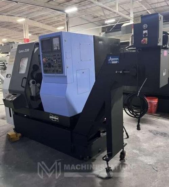 Doosan Lynx 220A CNC Turning Center