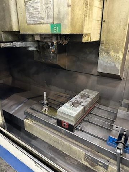 Okuma MC-V4020 VMC, 2005 – Chip Conveyor, 15,000 RPM 32 Slot Tool Changer