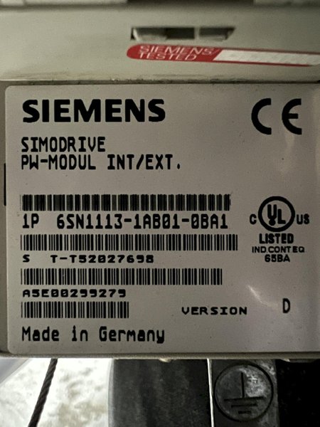 Siemens Simodrive Servo Drive Unit 6SN1113-1AB01-0BA1
6SN11131AB010BA1