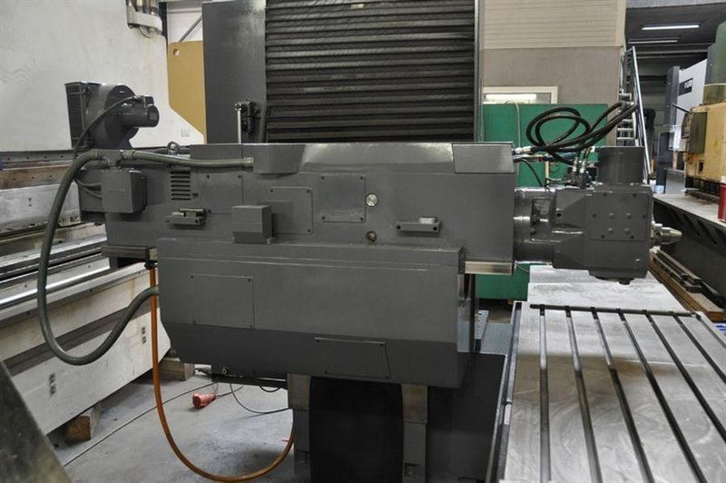 Correa A16 X: 1800 - Y: 800 - Z: 800 mm