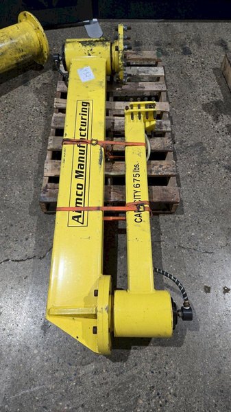 AIMCO ARTICULATED JIB CRANE WITH PNEUMATIC GRIPPER USED