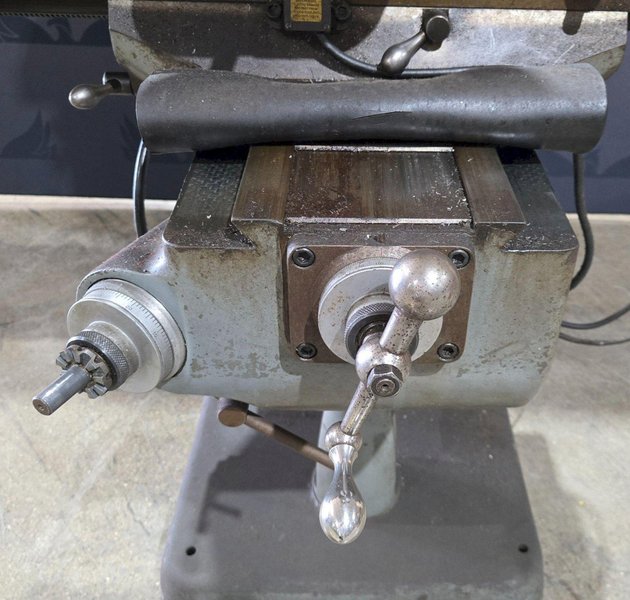 BRIDGEPORT SERIES I VERTICAL MILL 2HP 3 PH 220V USED