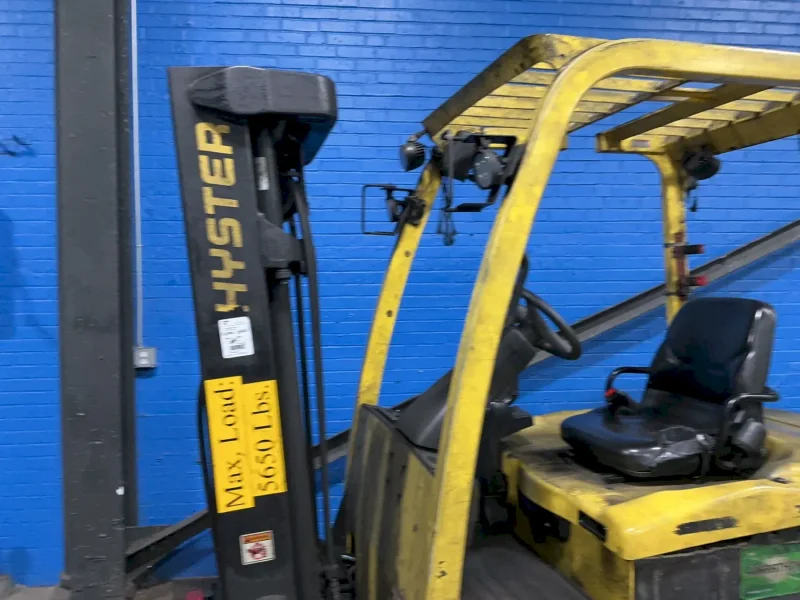 HYSTER 5800 LBS ELECTRIC FORKLIFT   -  E60XN-33