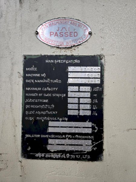 220 TON KOMATSU E2M-200 STRAIGHT SIDE PRESS. STOCK # 0329026