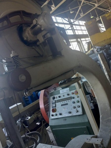 TANNEWITZ GH VERTICAL BANDSAW. STOCK # 0904024