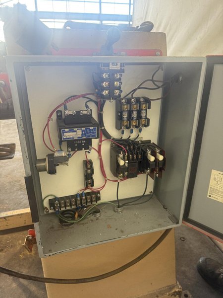 3,000 LB X 18" REGAL SRP-3000-18 MOTORIZED UNCOILER. STOCK # 0223526.