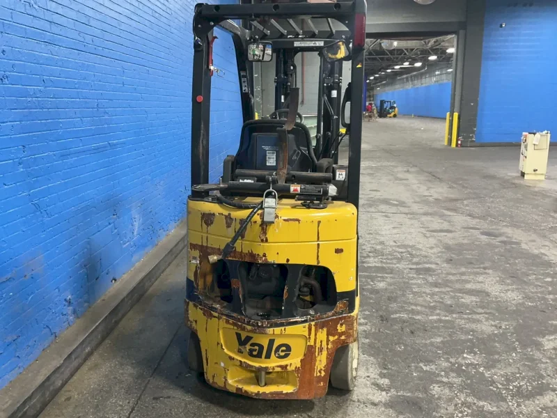 YALE 3250 POUNDS PROPANE FORKLIFT   -  GLC035VXNEAE082