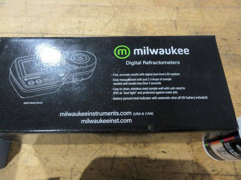 Milwaukee Digital Refractometer &amp; Standard Visual Refractometer - Auction Item