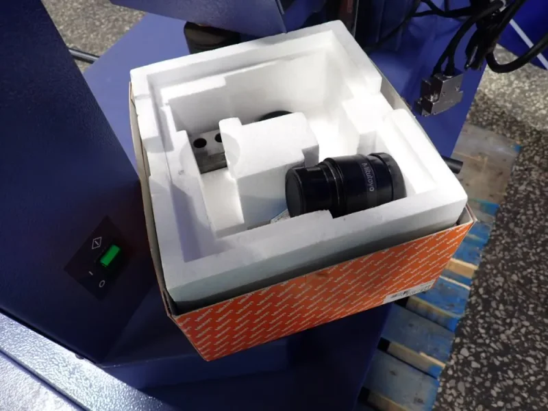 MITUTOYO 16" OPTICAL COMPARATOR   -  PH-A14