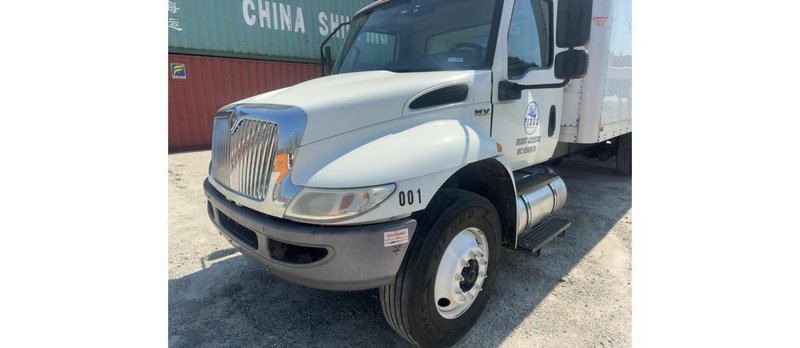 International MV607 Box Truck, 2020 – Cummins B6.7 Diesel, Allison Automatic, 26′ Dry Van, Liftgate, GVWR 25,999