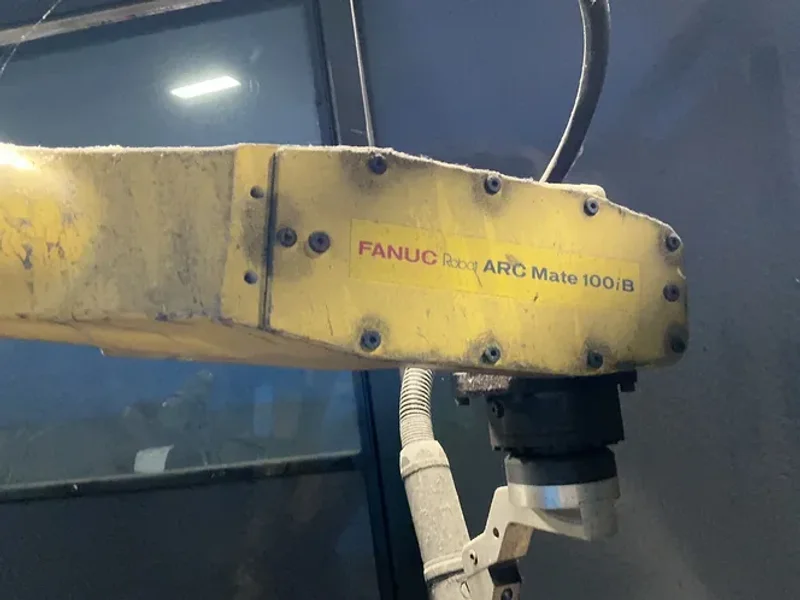 FANUC ROBOT ASSEMBLY  -  ARC MATE 100IB