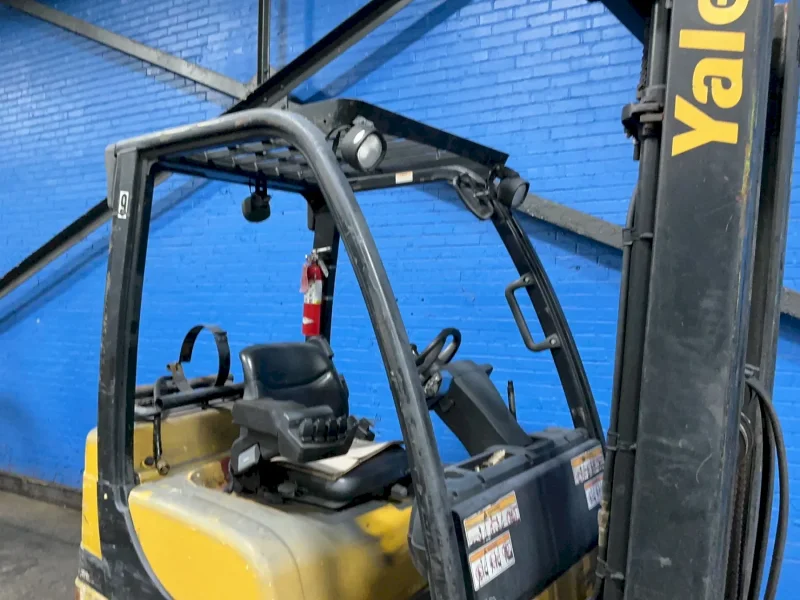 YALE 4550 LBS PROPANE FORKLIFT  -  GLC050VXNGSE094