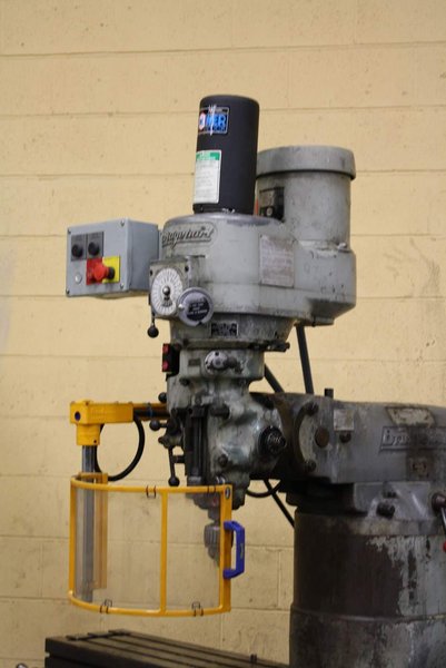 9&#039; X 42&#039; BRIDGEPORT VERTICAL KNEE MILL: STOCK #67297