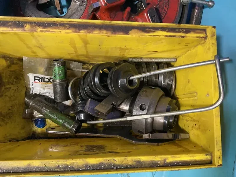 RIDGID 1/8”-2” PIPE, 1/4”-2” BOLT PIPE THREADER  -  535