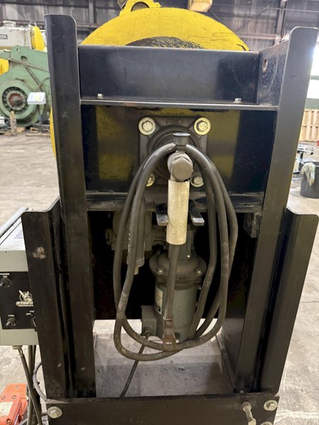 1,250 LB STINGER MODEL #P-1250 PIPE WELDING POSITIONER WITH 30" GRIPPER CHUCK: YOBRO #25216