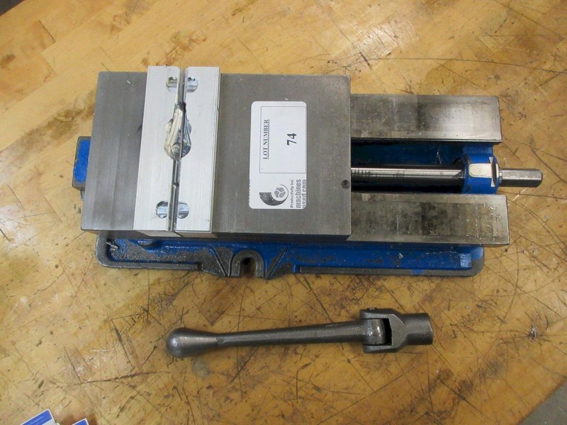 Kurt D675 6&quot; Machine Vise with Handle and Aluminum Jaws- Auction Item