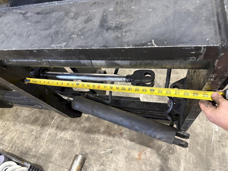 30,000 LBS SUPERIOR FAB MODEL #98-105-617 FORKLIFT MAST: YOBRO #23993