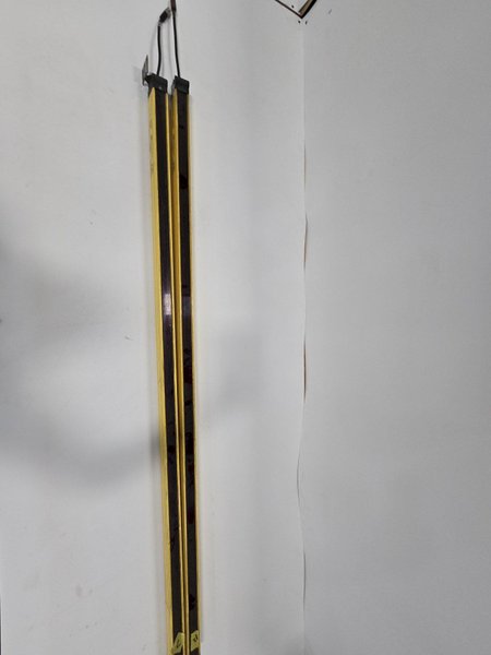 OMRON MSF4800S-30-1560-R/MSF4800S-30-1560-X LIGHT CURTAIN SET USED