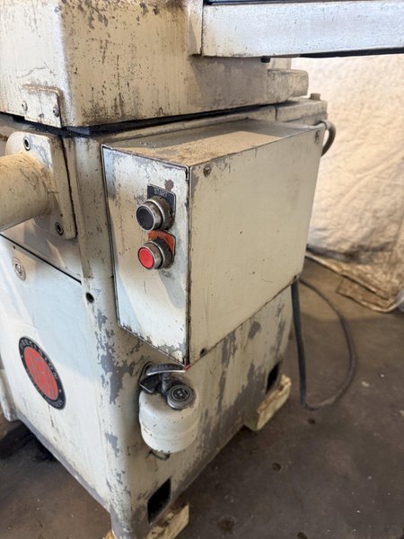 REID SURFACE GRINDER W/ DEDTRU CENTERLESS GRINDING ATTACHMENT. STOCK # 0116626.