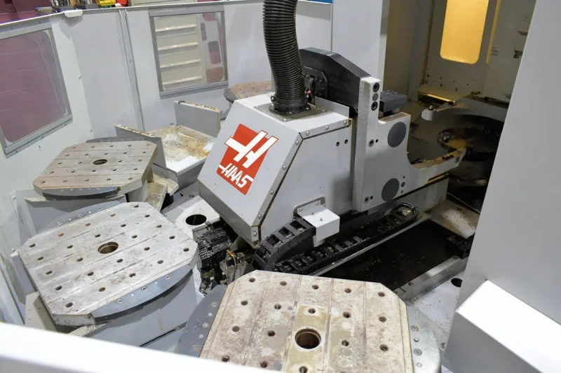 USED HAAS 20" X 20" HORIZONTAL CNC MACHINING CENTER WITH PALLET POOL MODEL EC-400PP