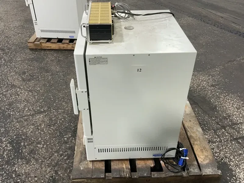 Yamato 19" X 22" X 19" Convection Oven - Dkn600