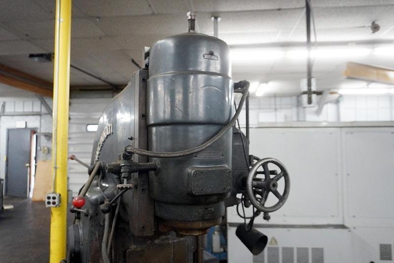 CINCINNATI MODEL #2V VERTICAL MILLING MACHINE: YOBRO #25931