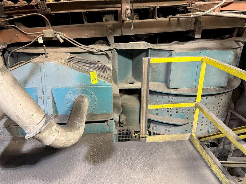 Beardsley and Piper model 100B twin sand muller with 2- 84700
gearboxes, each with 250 hp drive, soft starts, dust hood, and cooling
blower ( will sell the gearboxes or any other parts)