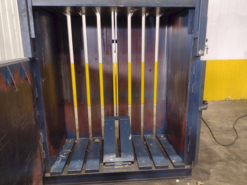 2001 J.V. MFG INC CRAM-A-LOT MODEL #DHR-60-LU VERTICAL CARDBOARD BALER: YOBRO #25051