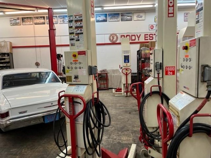 (4) STERTIL KONA COLUMN LIFTS STOCK# 3276