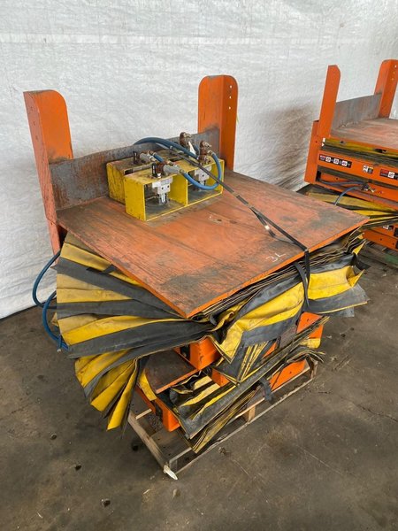 36" x 40" KNIGHT ALT-3640 AIR PNEUMATIC LIFT/TILT TABLE. STOCK # 0526822