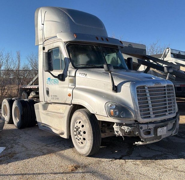 Freightliner Cascadia Semi Truck, 2018 – Non-Runner, No Keys, For Repair or Parts, Day Cab/Sleeper