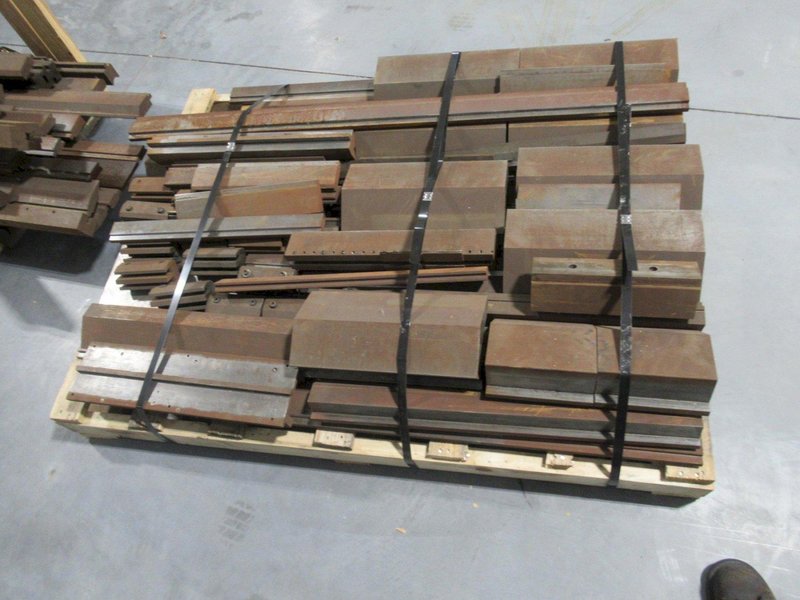 Cincinnati 175 Form Master II CNC Hydraulic Press Brake, 175 Ton x 12&#039;, Crowning