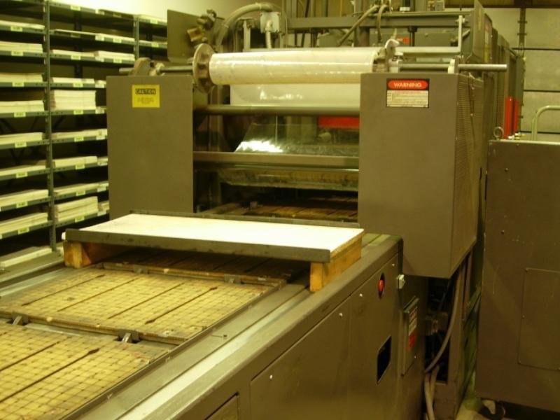 ZED SNT SKIN-N-TRIM HIGH-PRESSURE SKIN PACKAGING MACHINE – 2003 MODEL