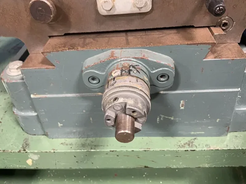 KBC MACHINERY 8.25”X28.75” VERTICAL MILL  -  6-275-004